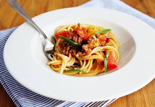 Enkel spagettisaus med gulrot og selleri