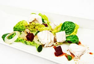 Salat med sei, rødbeter og endivesalat