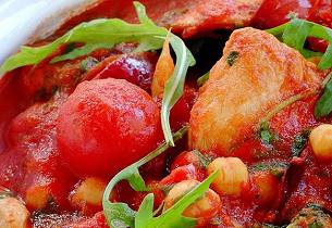 Gryte med tomat, kikerter og svinefilet 