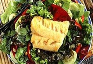 Thaisalat med grillet eller stekt torsk