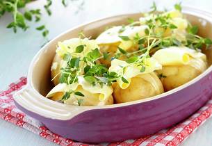 Helstekte poteter med timian og hvitløk
