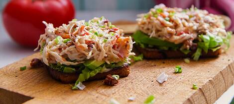 Helgens beste forrett eller smårett: Krabbesalat med god dressing på toast