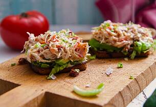 Helgens beste forrett eller smårett: Krabbesalat med god dressing på toast